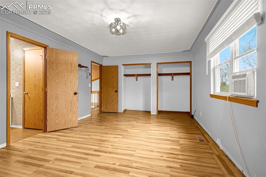 Image 11 of 31: Bedroom
