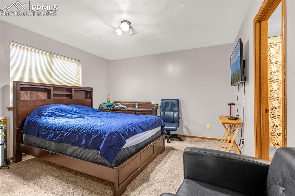 Image 13 of 31: Bedroom