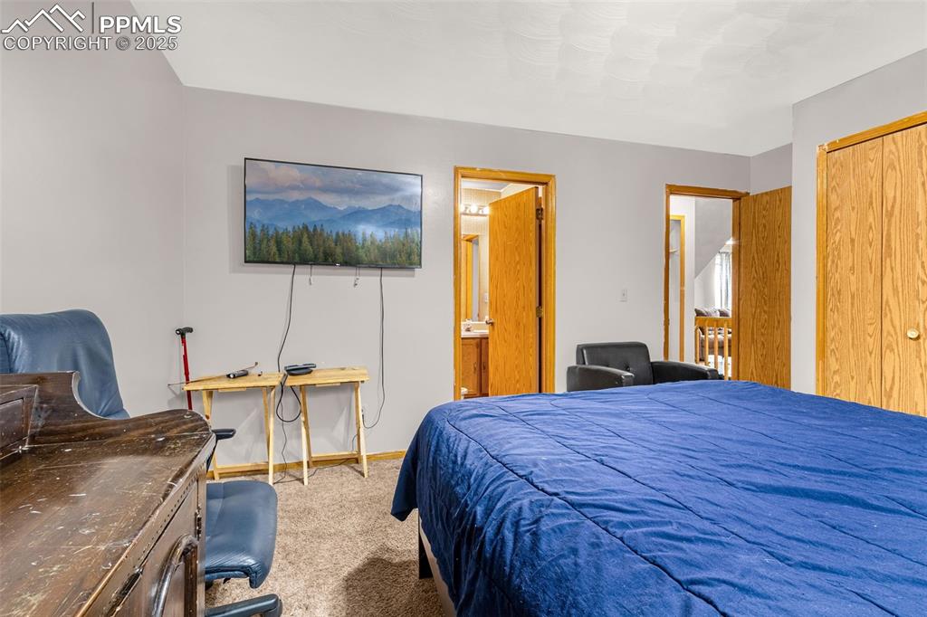 Image 14 of 31: Bedroom