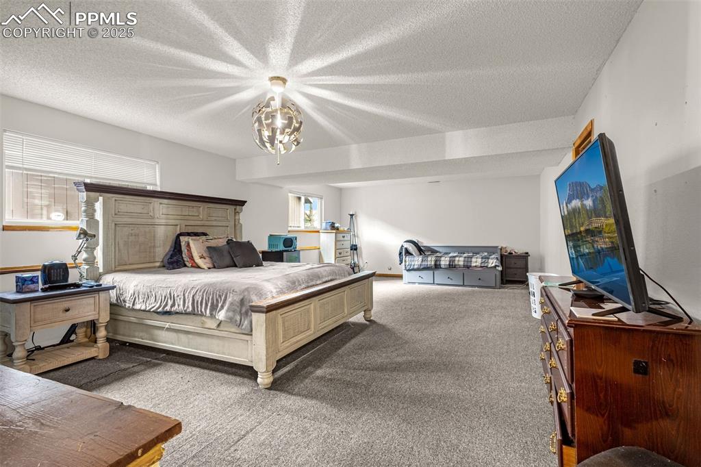 Image 19 of 31: Bedroom