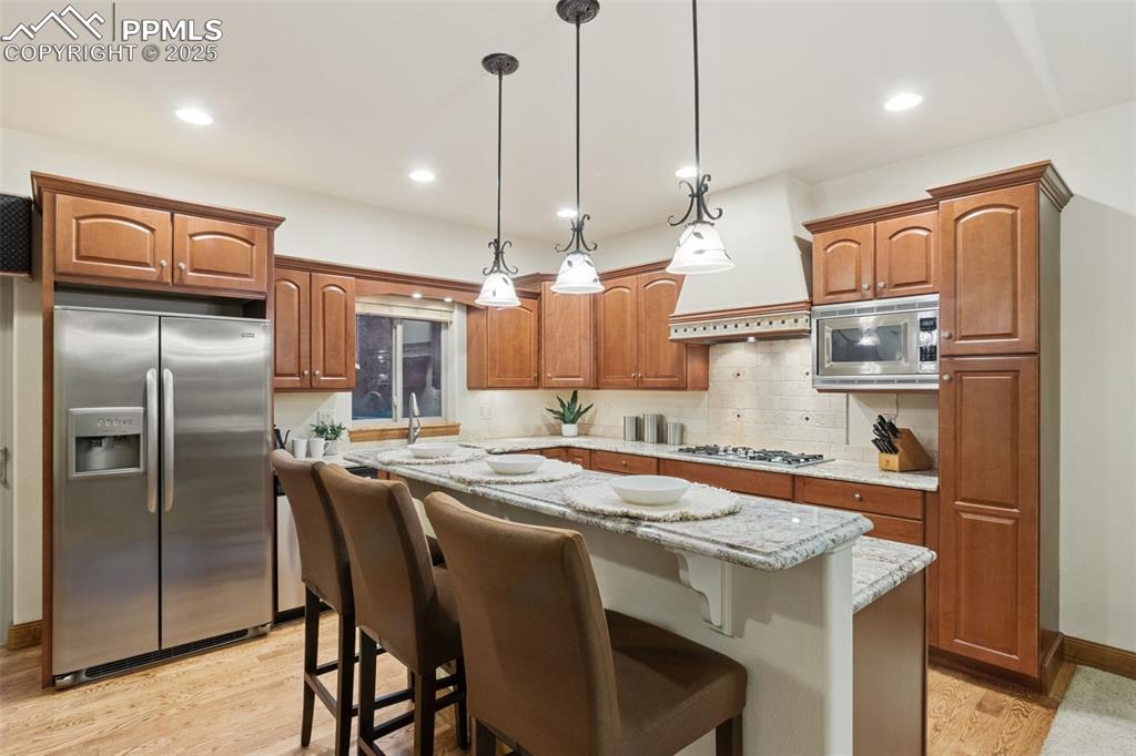 Image 17 of 47: Kitchen