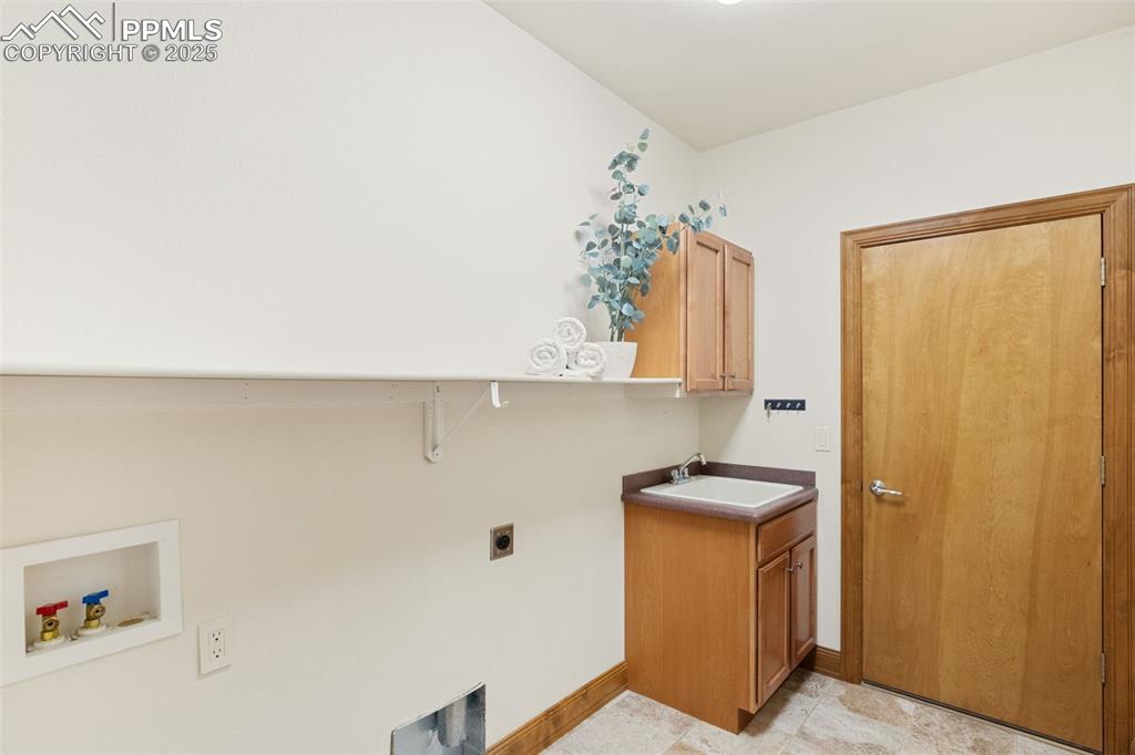 Image 23 of 47: Laundry