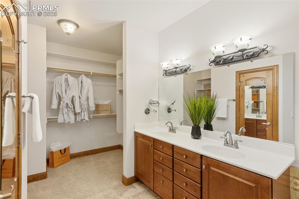 Image 28 of 47: Bathroom