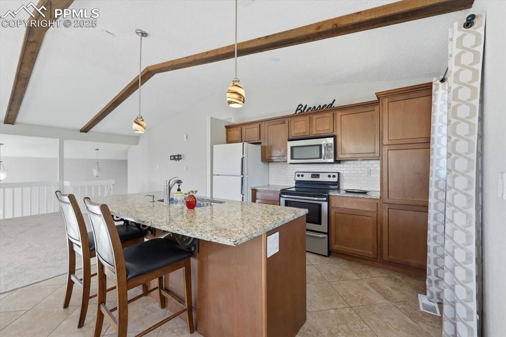 Image 24 of 47: Granite countertops.