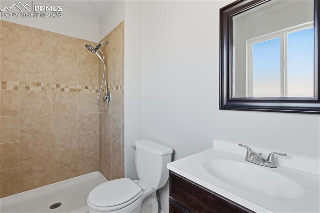 Image 29 of 47: Primary bathroom.