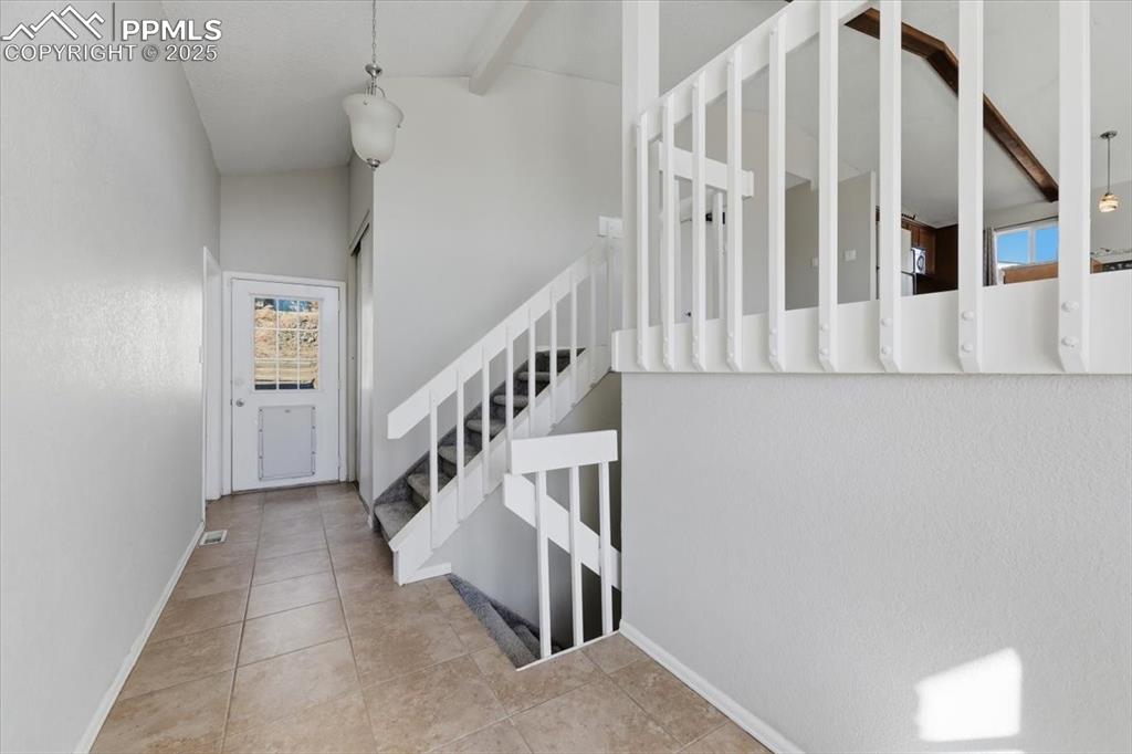 Image 35 of 47: Entry hallway.