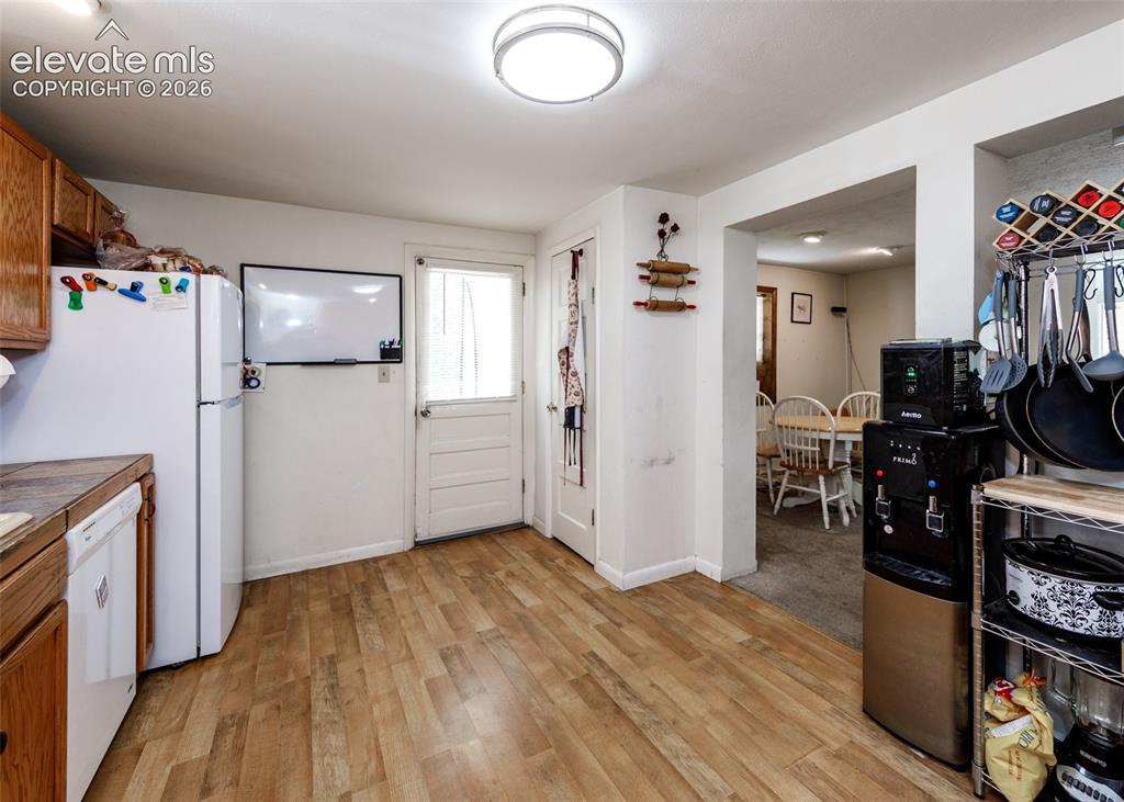 Image 10 of 39: Kitchen