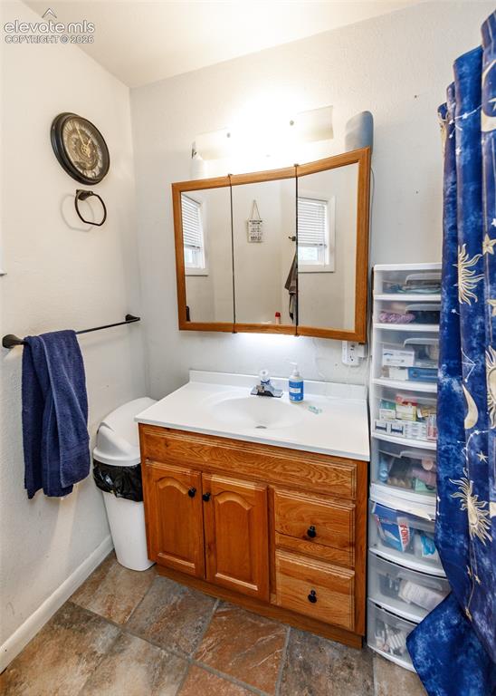 Image 19 of 39: Bathroom