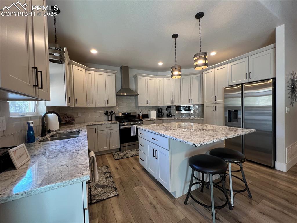 Image 14 of 37: Kitchen