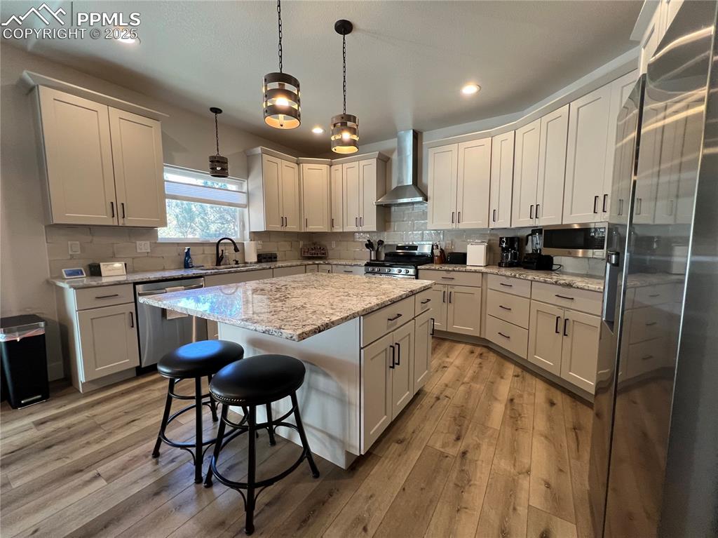 Image 15 of 37: Kitchen