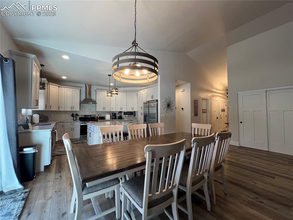 Image 20 of 37: Dining Area