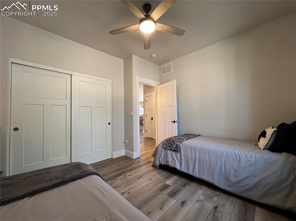 Image 27 of 37: Bedroom