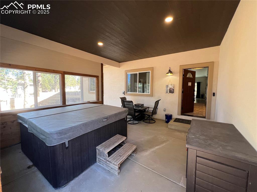 Image 3 of 37: Patio