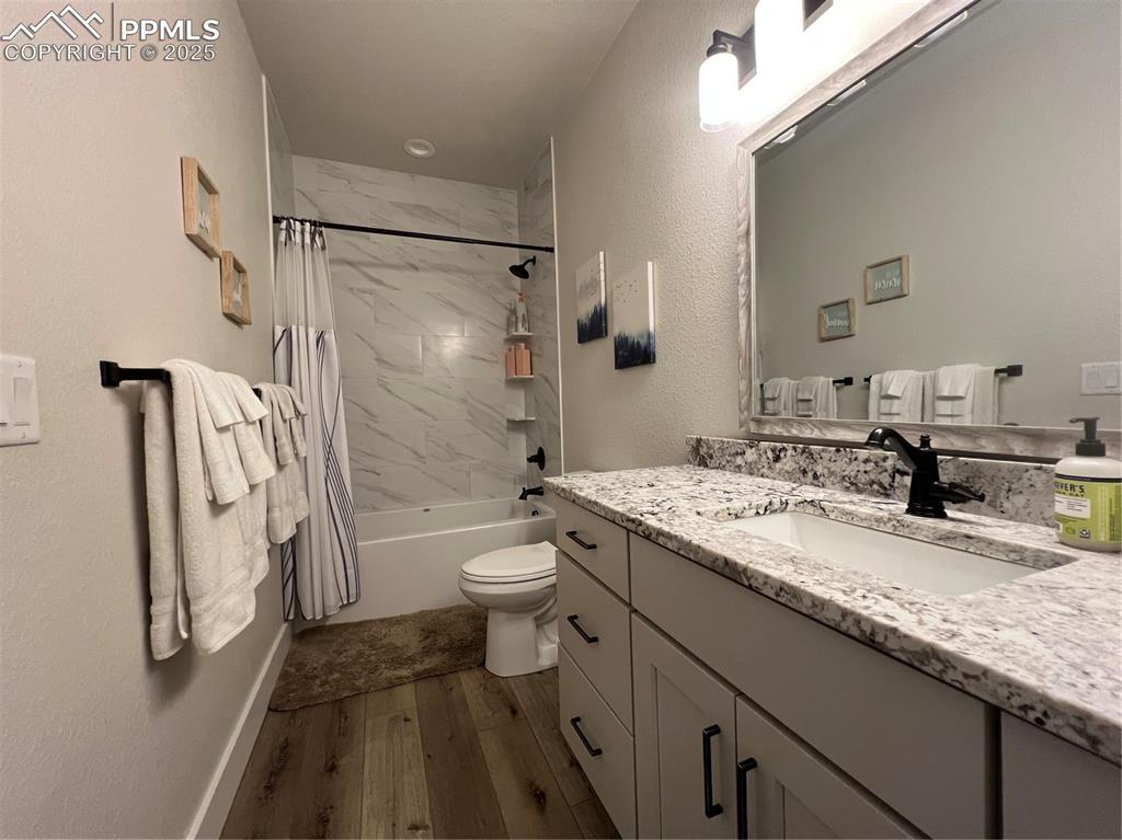 Image 30 of 37: Bathroom