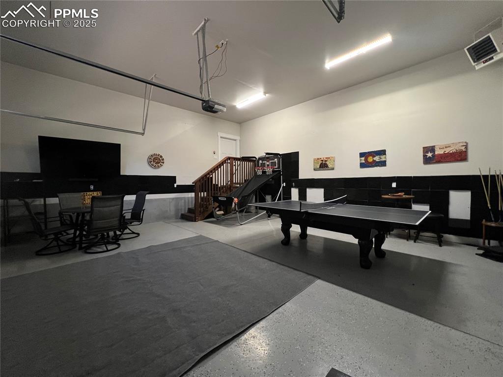 Image 36 of 37: Garage