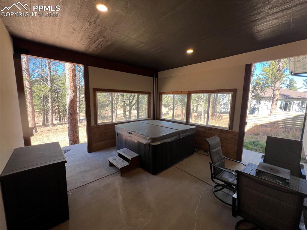 Image 4 of 37: Sun Room