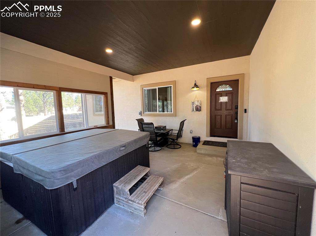 Image 5 of 37: Patio