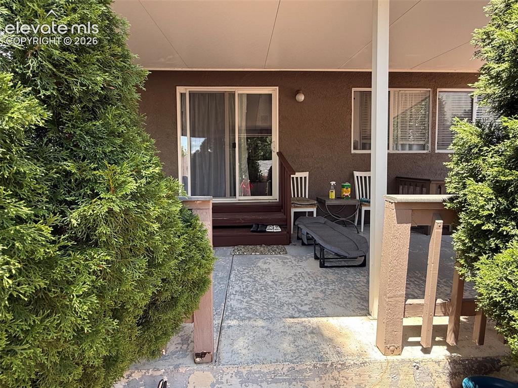 Image 19 of 20: Patio