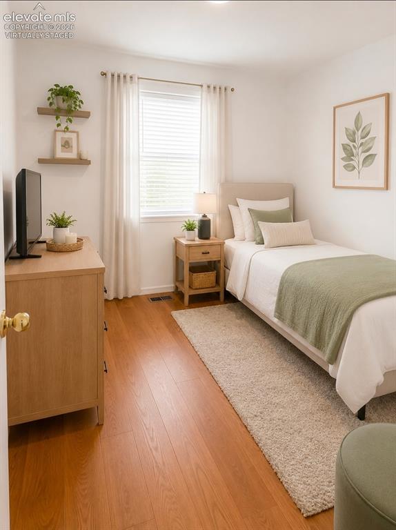Image 6 of 25: Bedroom