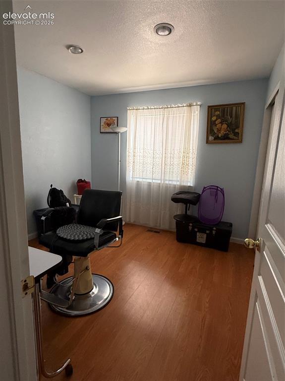 Image 9 of 25: Kitchen