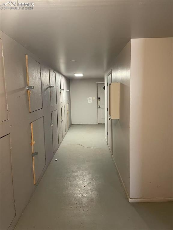 Image 27 of 29: Corridor with concrete floors