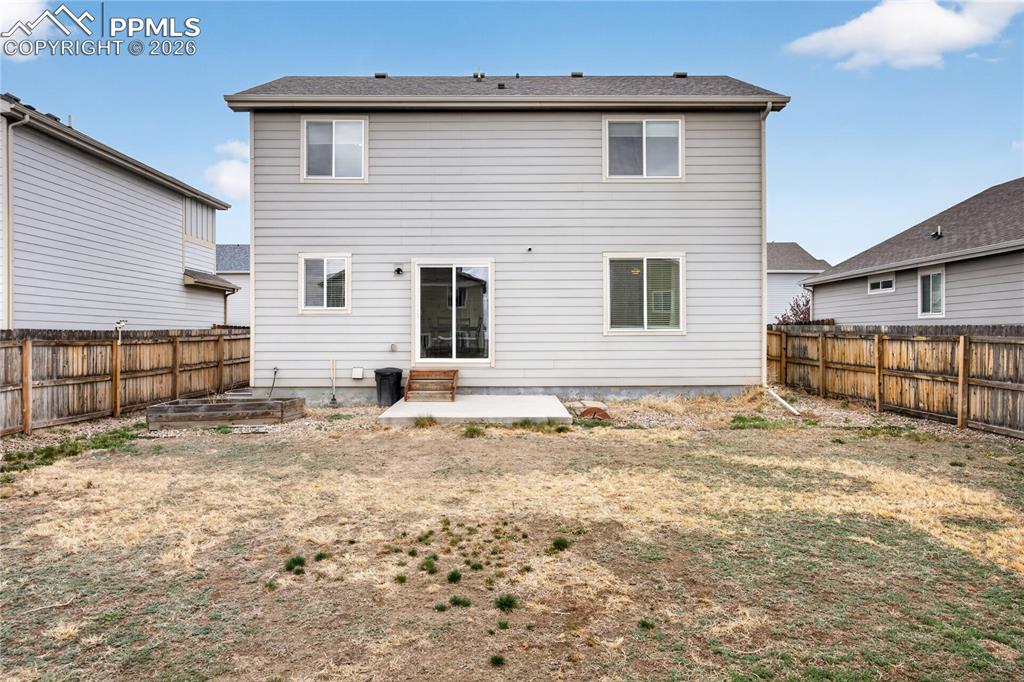 Image 20 of 24: Back of Structure