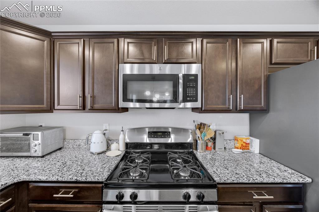 Image 4 of 24: Kitchen