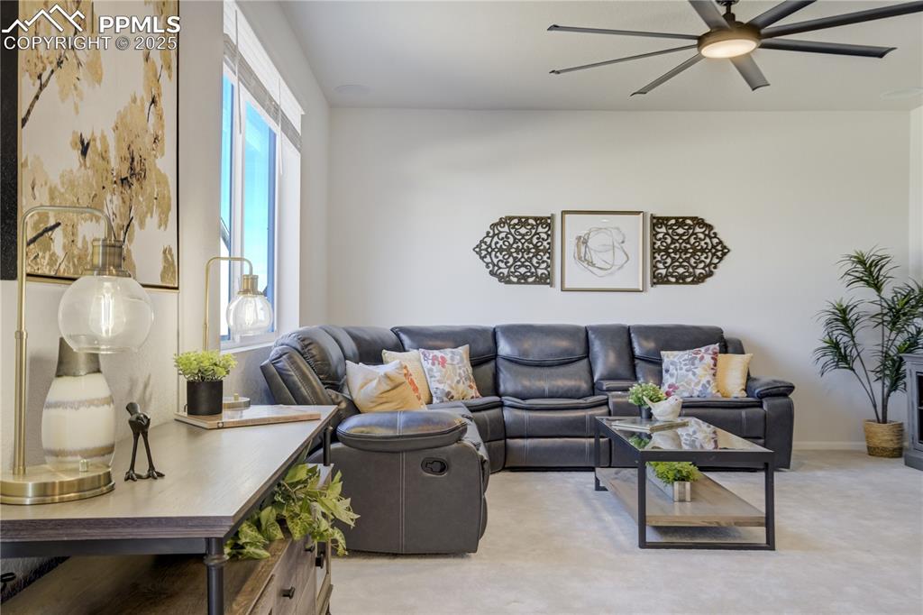 Image 16 of 32: Living Room