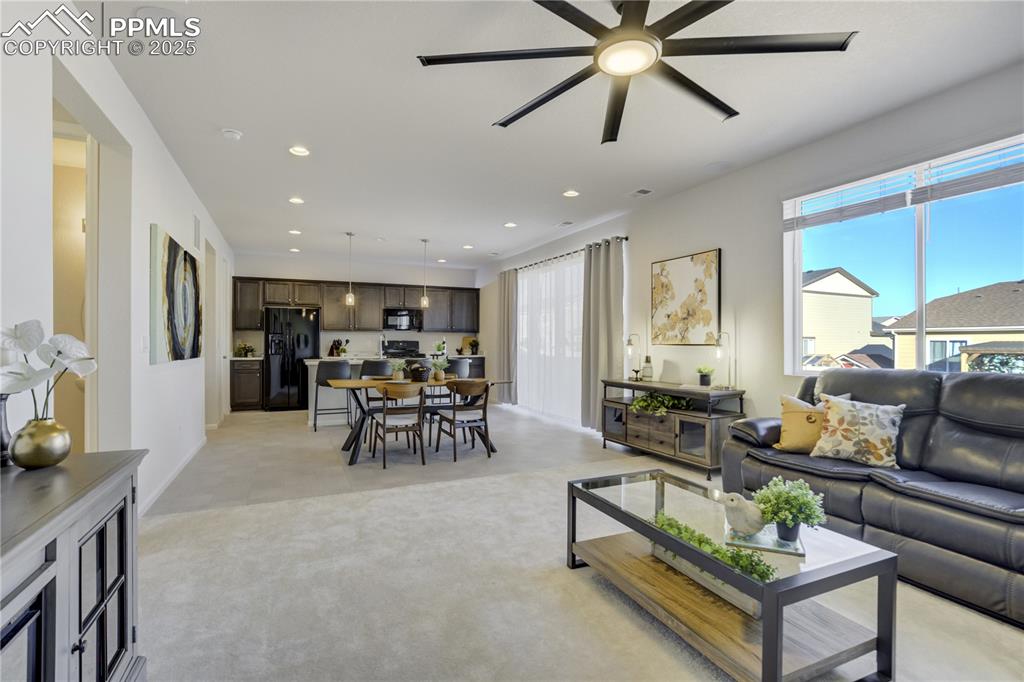 Image 17 of 32: Living Room