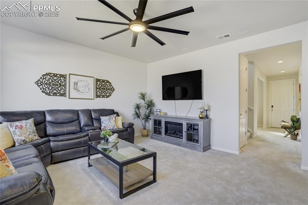 Image 18 of 32: Living Room