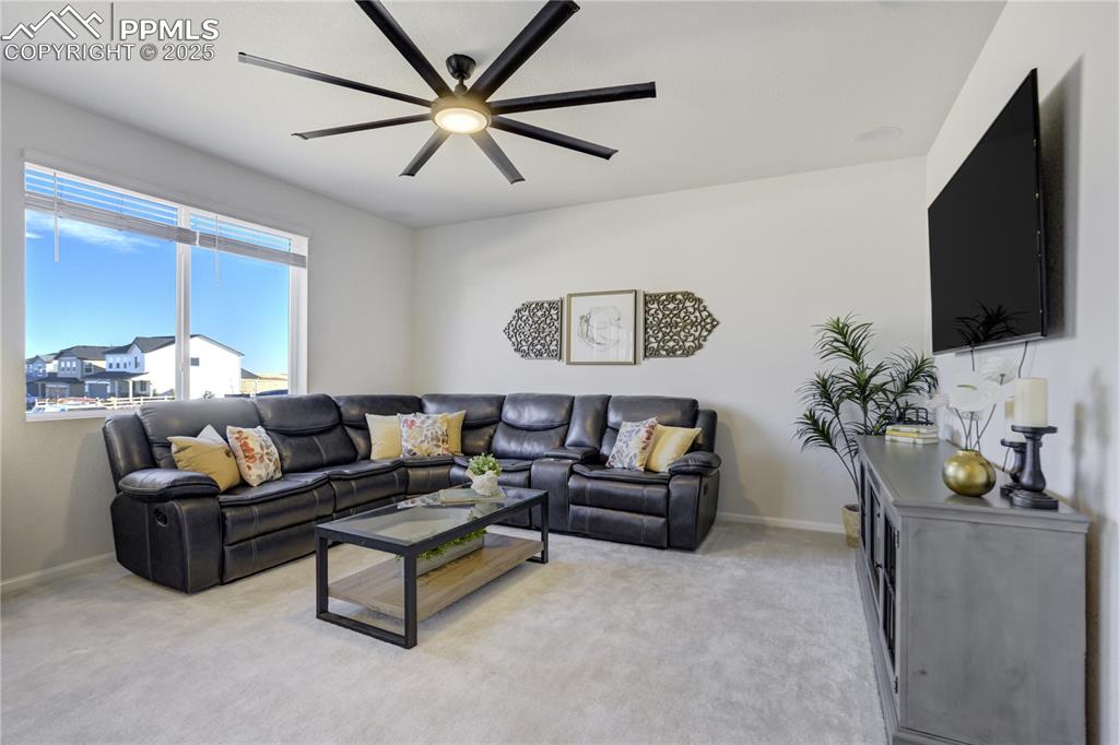 Image 19 of 32: Living Room