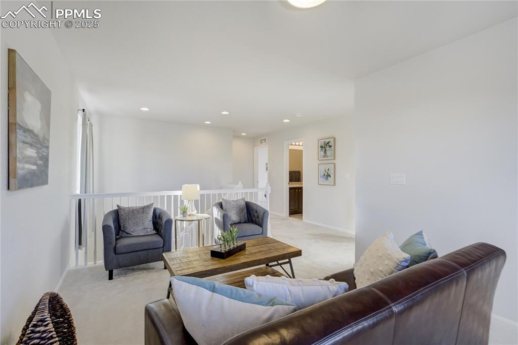 Image 23 of 32: Living Room