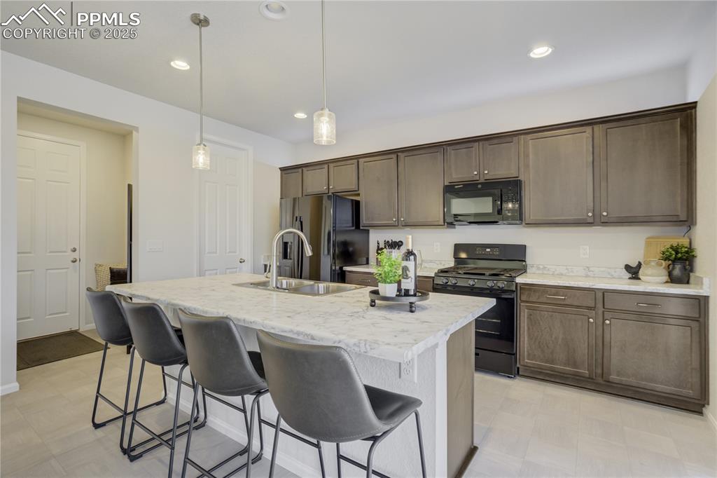 Image 9 of 32: Kitchen