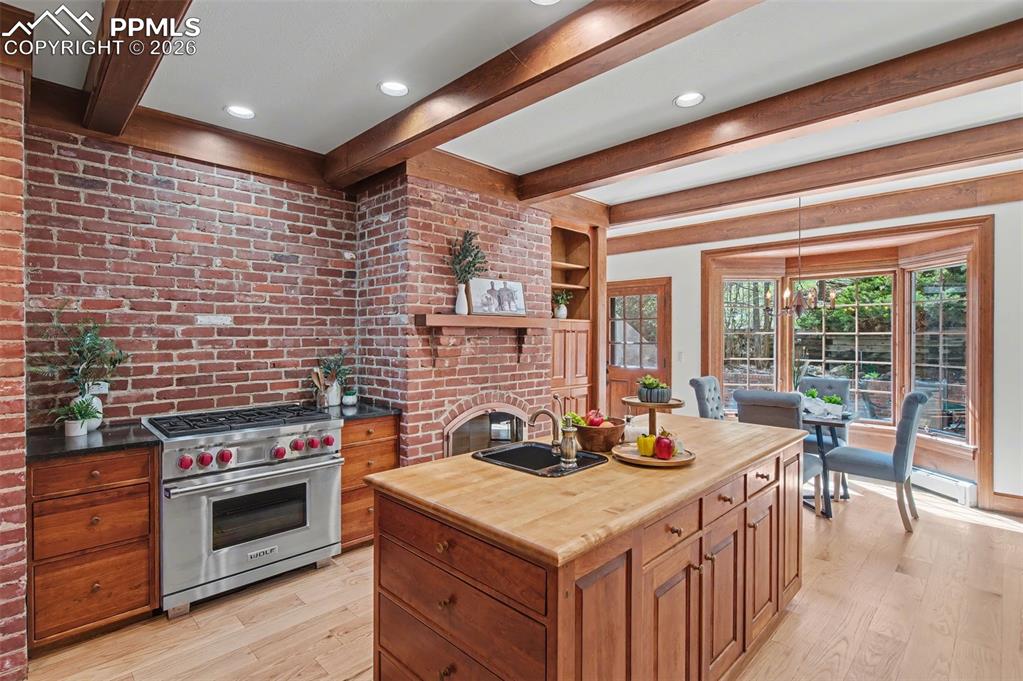 Image 11 of 27: Bright chef