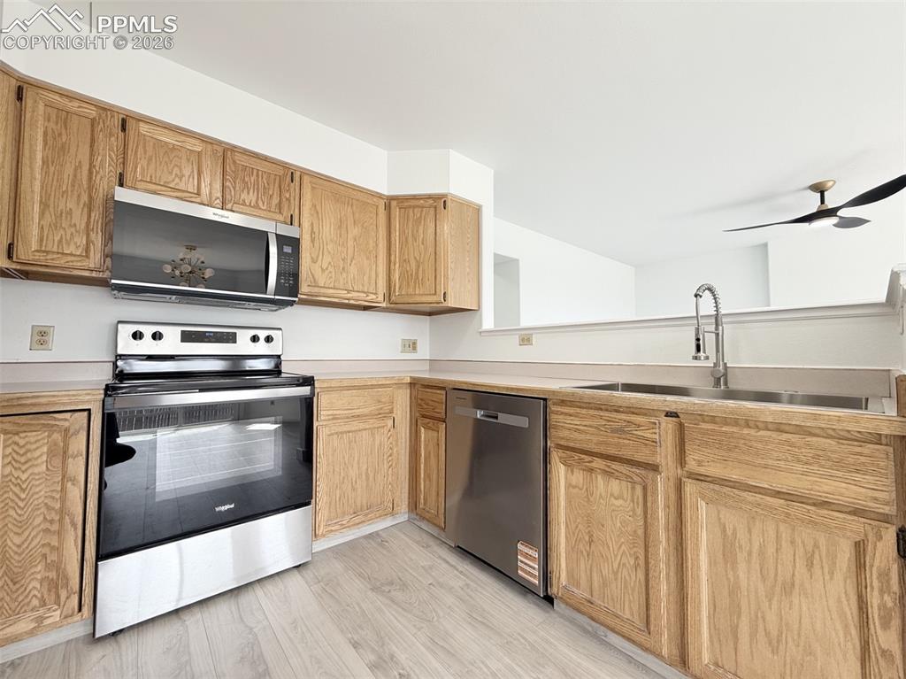 Image 12 of 42: Kitchen