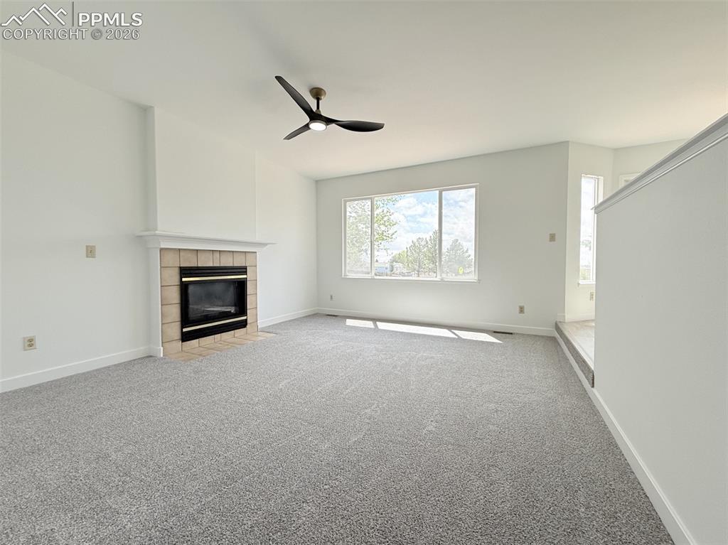 Image 17 of 42: Living Room