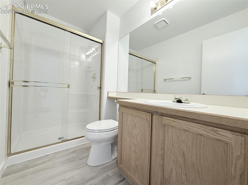 Image 20 of 42: Bathroom