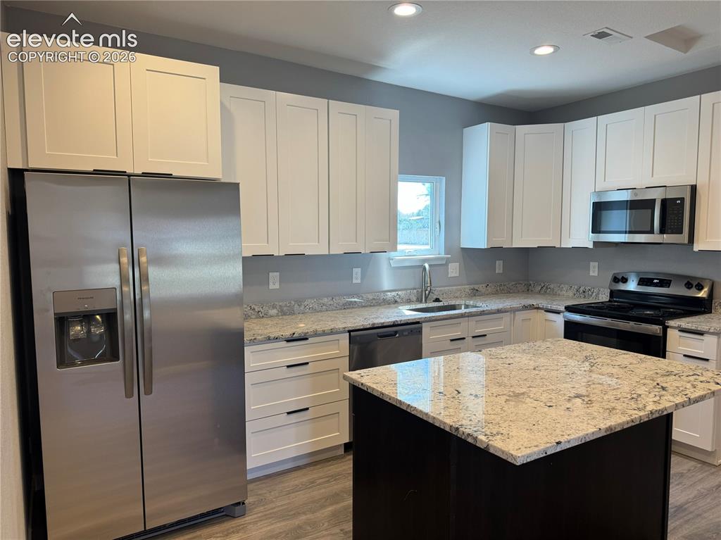 Image 10 of 35: Kitchen