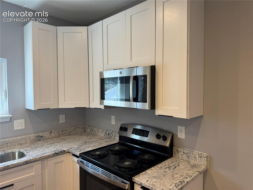 Image 11 of 35: Kitchen