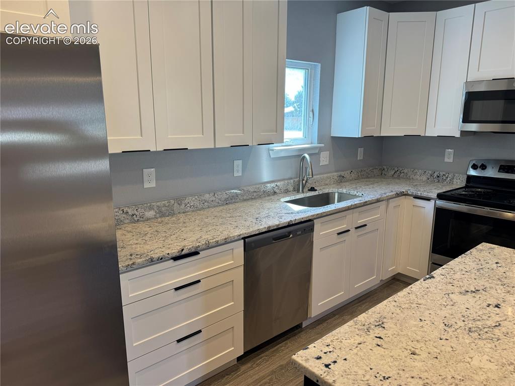 Image 12 of 35: Kitchen
