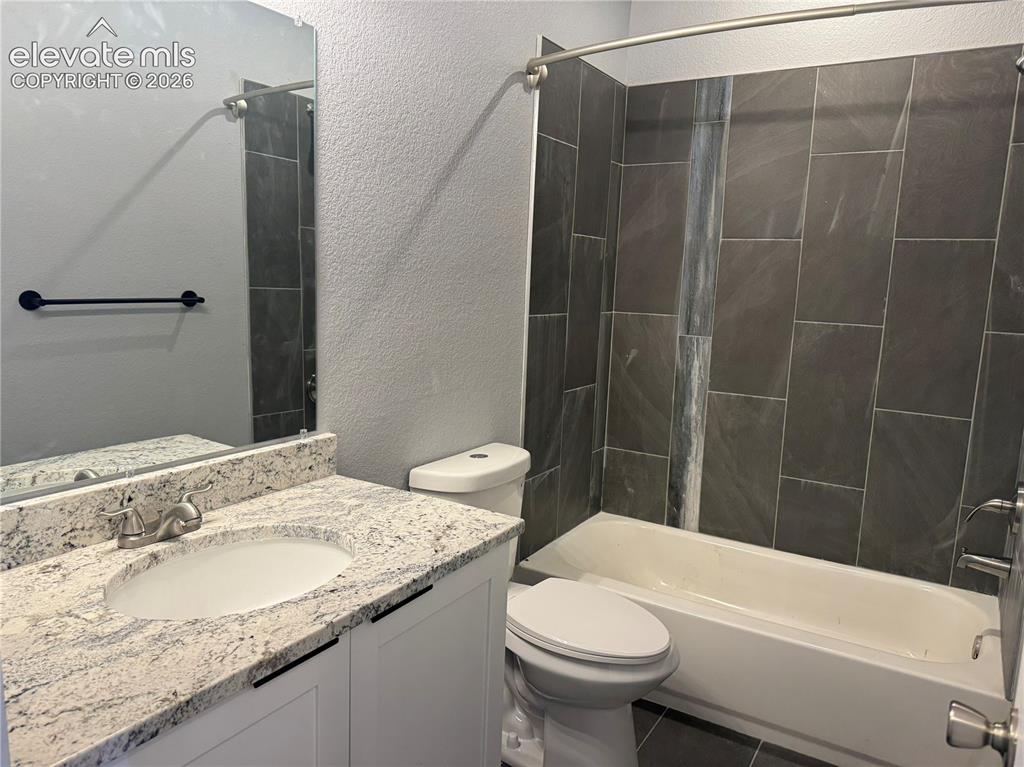 Image 18 of 35: Bathroom