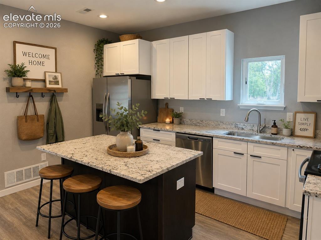 Image 8 of 35: Kitchen