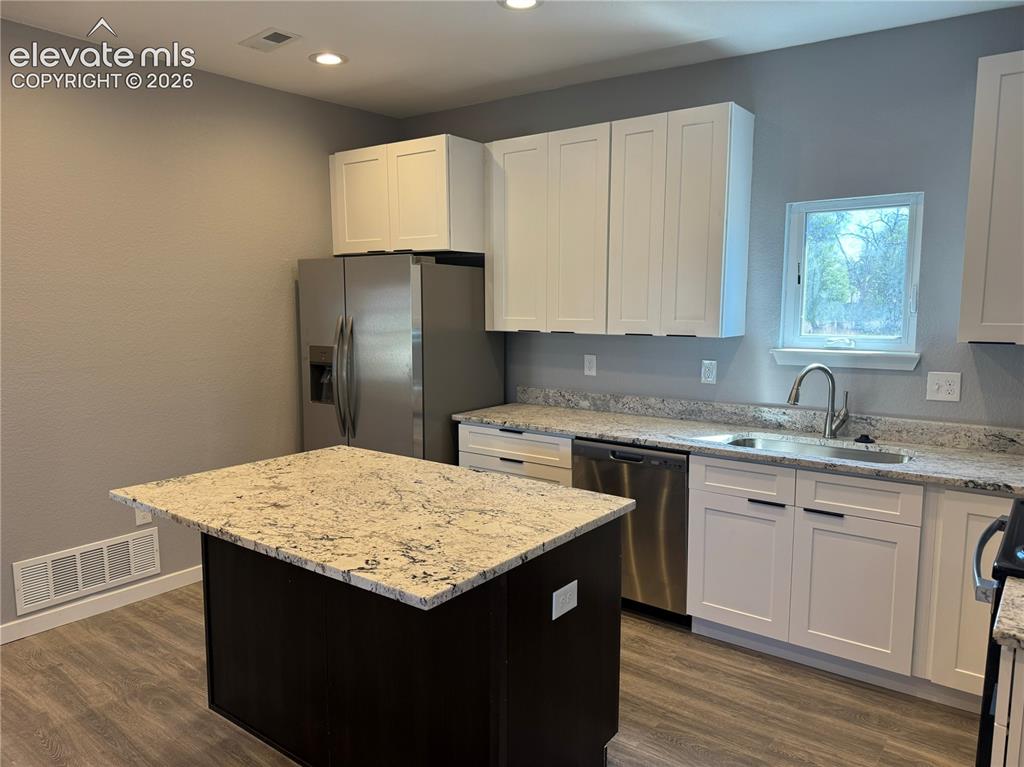 Image 9 of 35: Kitchen