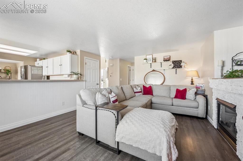 Image 11 of 36: Living Room