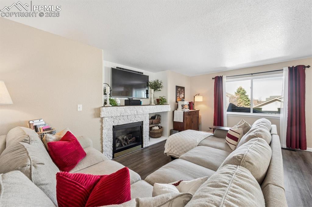 Image 12 of 36: Living Room