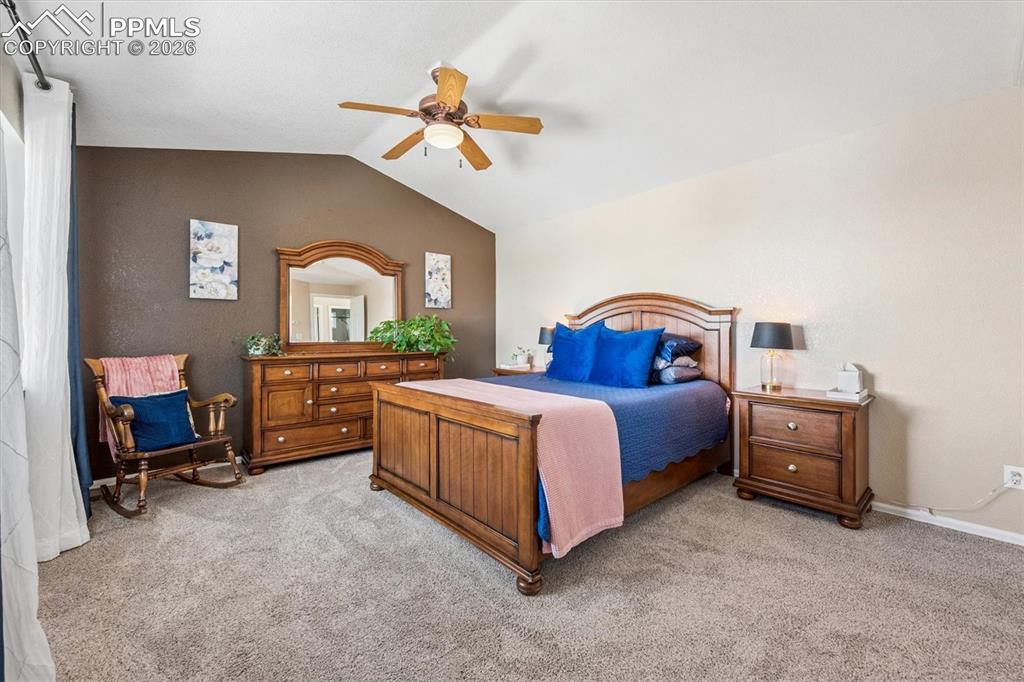 Image 16 of 36: Bedroom