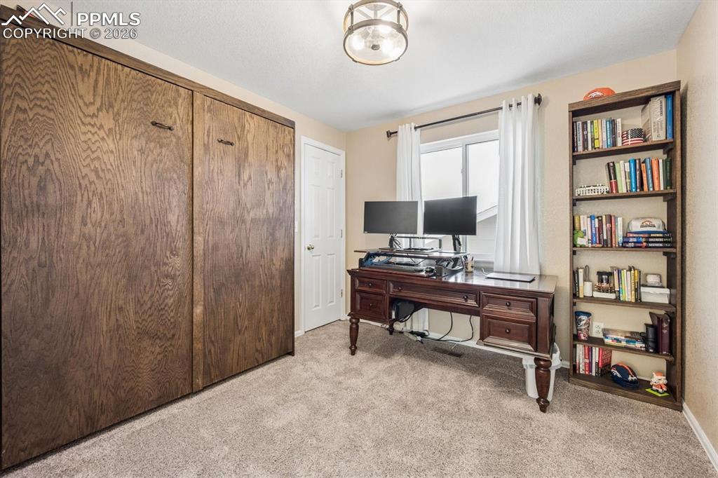 Image 22 of 36: Office