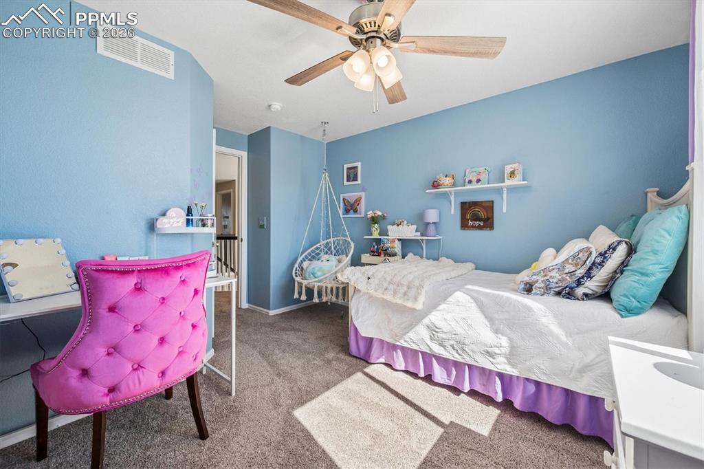 Image 23 of 36: Bedroom