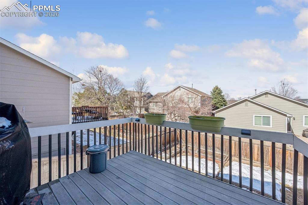 Image 25 of 36: Deck