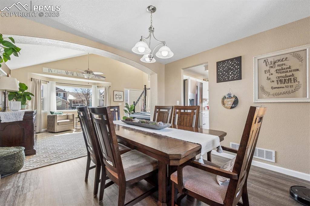 Image 5 of 36: Dining Area